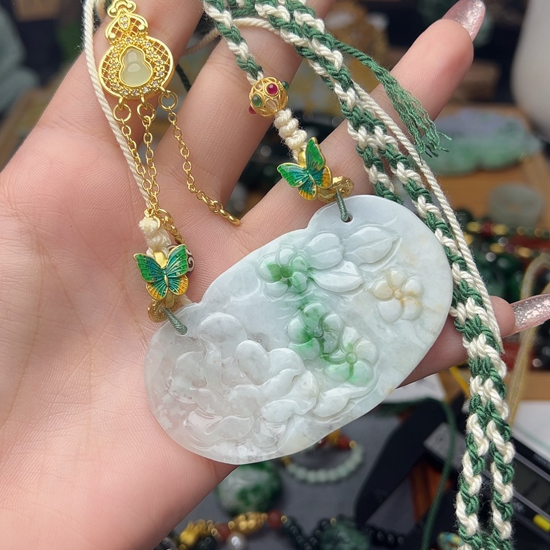 翡翠吊坠(赠链)未镶嵌吊坠27