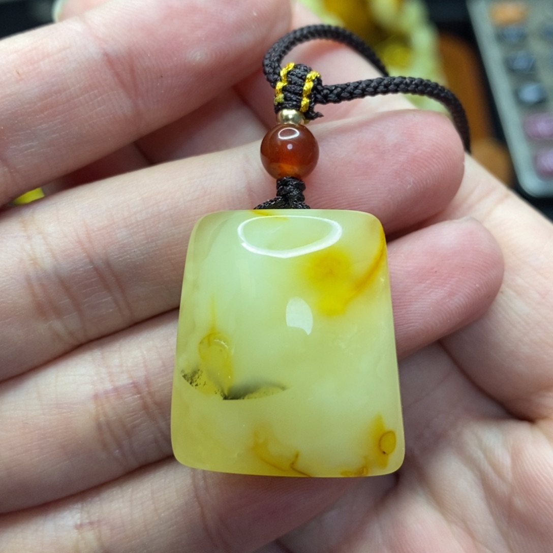 琥珀颈饰未镶嵌唐