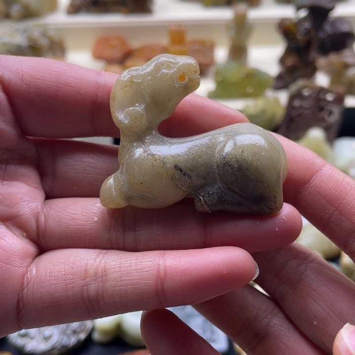 蛇纹石玉颈饰未镶嵌