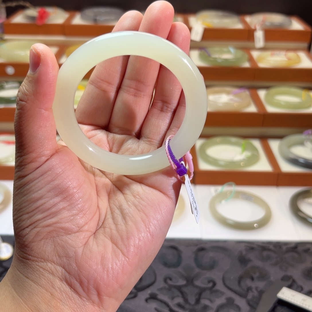 和田玉未镶嵌手镯荔枝冻胖圆手镯润细