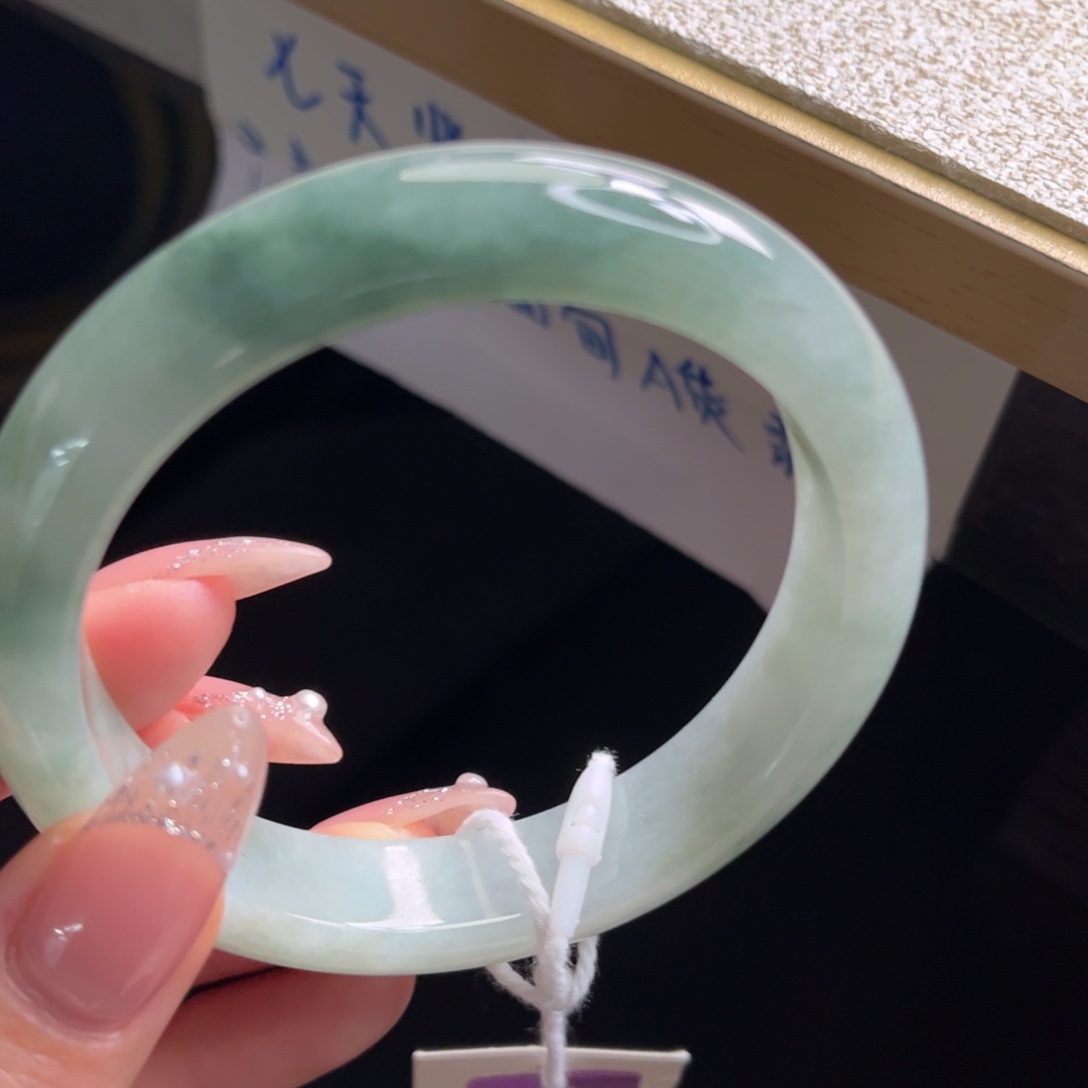 翡翠未镶嵌手镯手镯