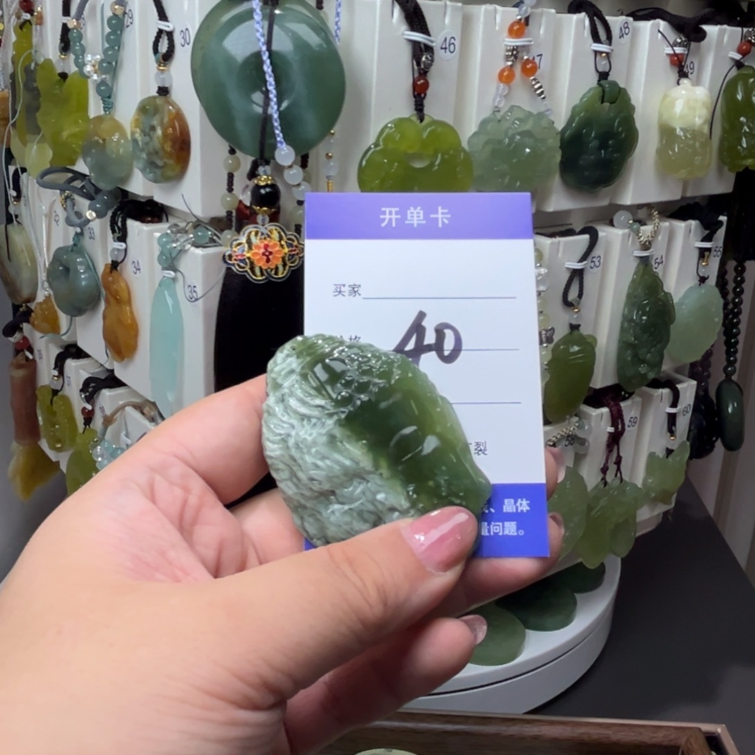 时***片蛇纹石玉未镶嵌颈饰