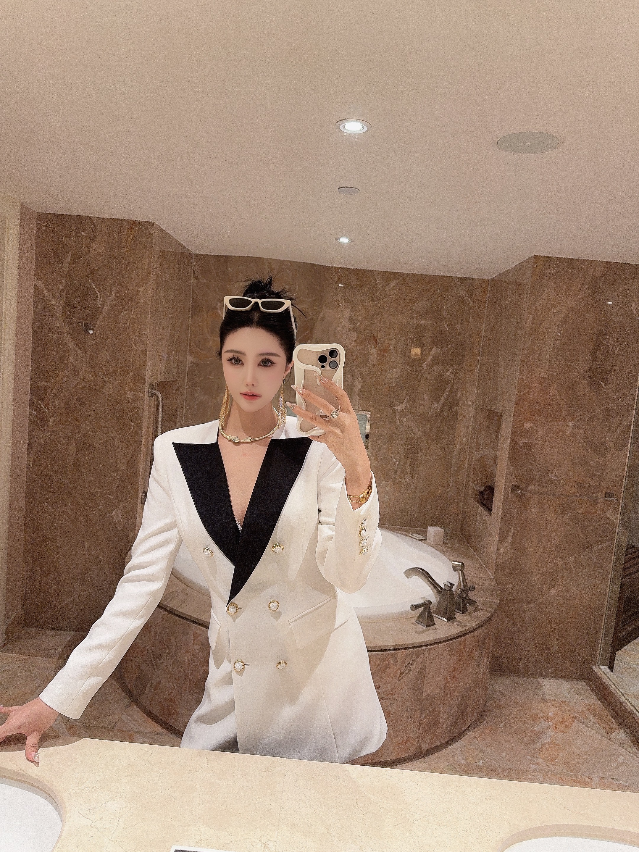 DOUWU【BB少女】黑白两色白翻领黑翻领拼色双排扣西服 XF13360