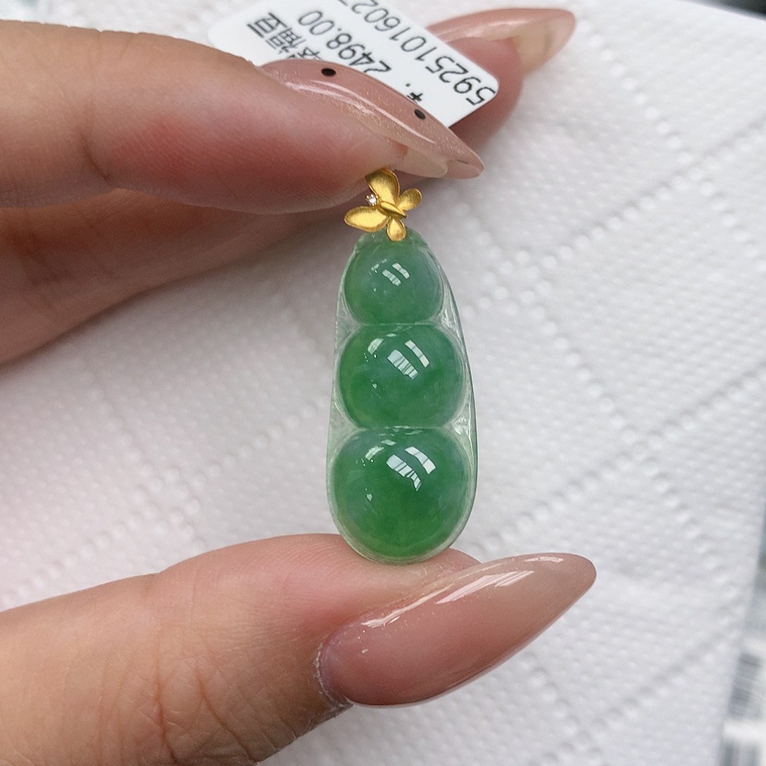 颈饰18K金镶嵌翡翠