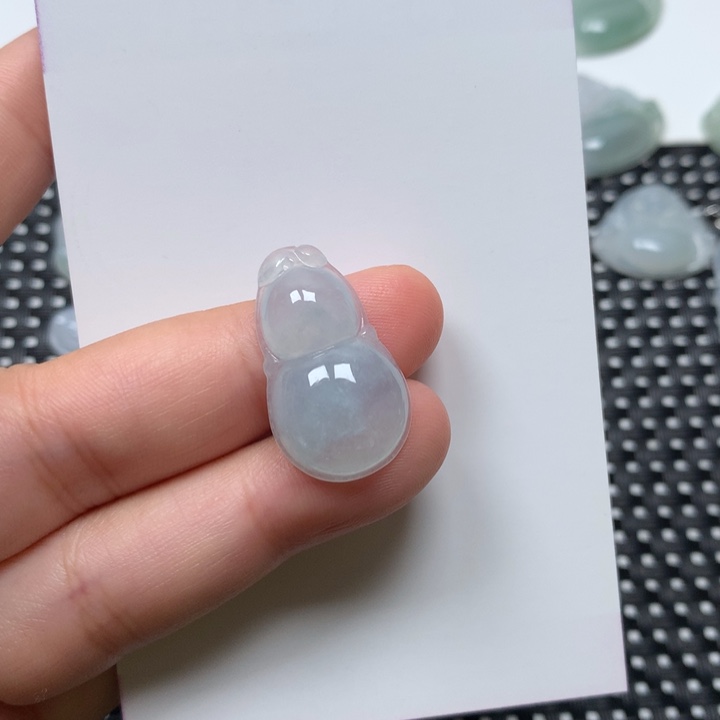 翡翠未镶嵌颈饰葫芦