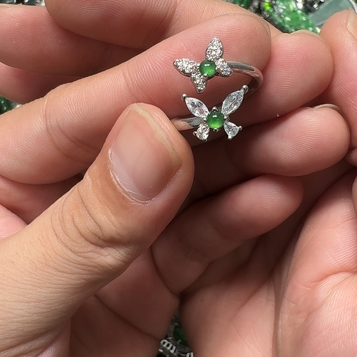 翡翠未镶嵌颈饰天然A货翡翠放漏