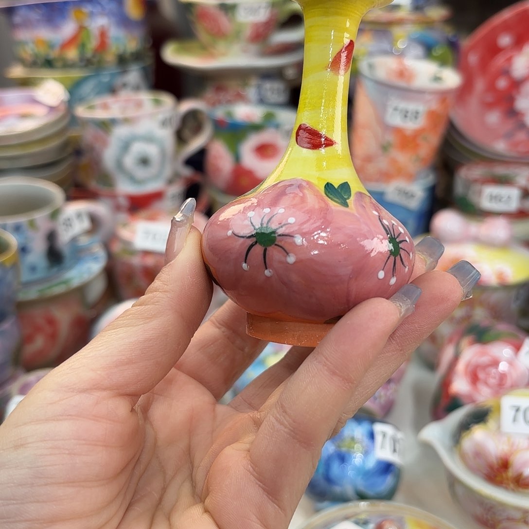 瓷片我不敢看电视我要把它拍烂