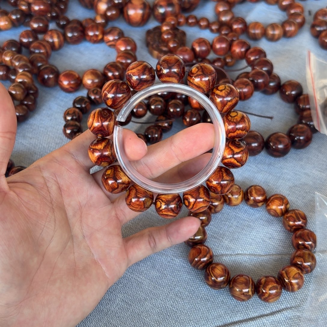 黄花梨/降香黄檀1.6x纹对眼奥特曼