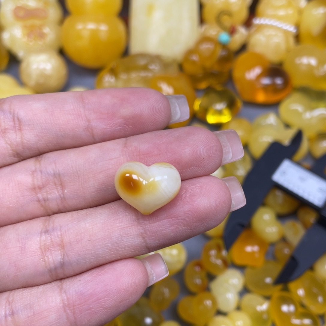 琥珀未镶嵌珠宝奇石