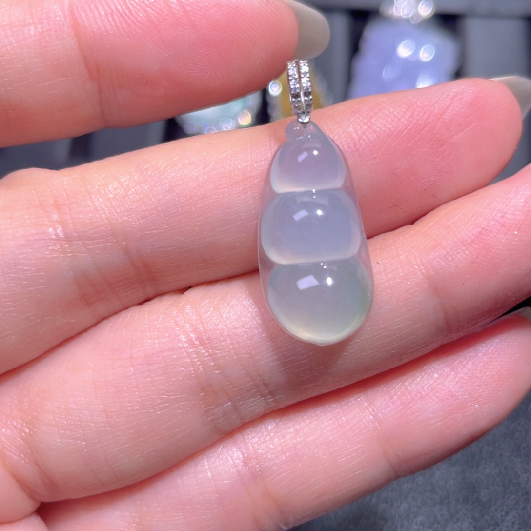 颈饰18K金镶嵌翡翠翡翠