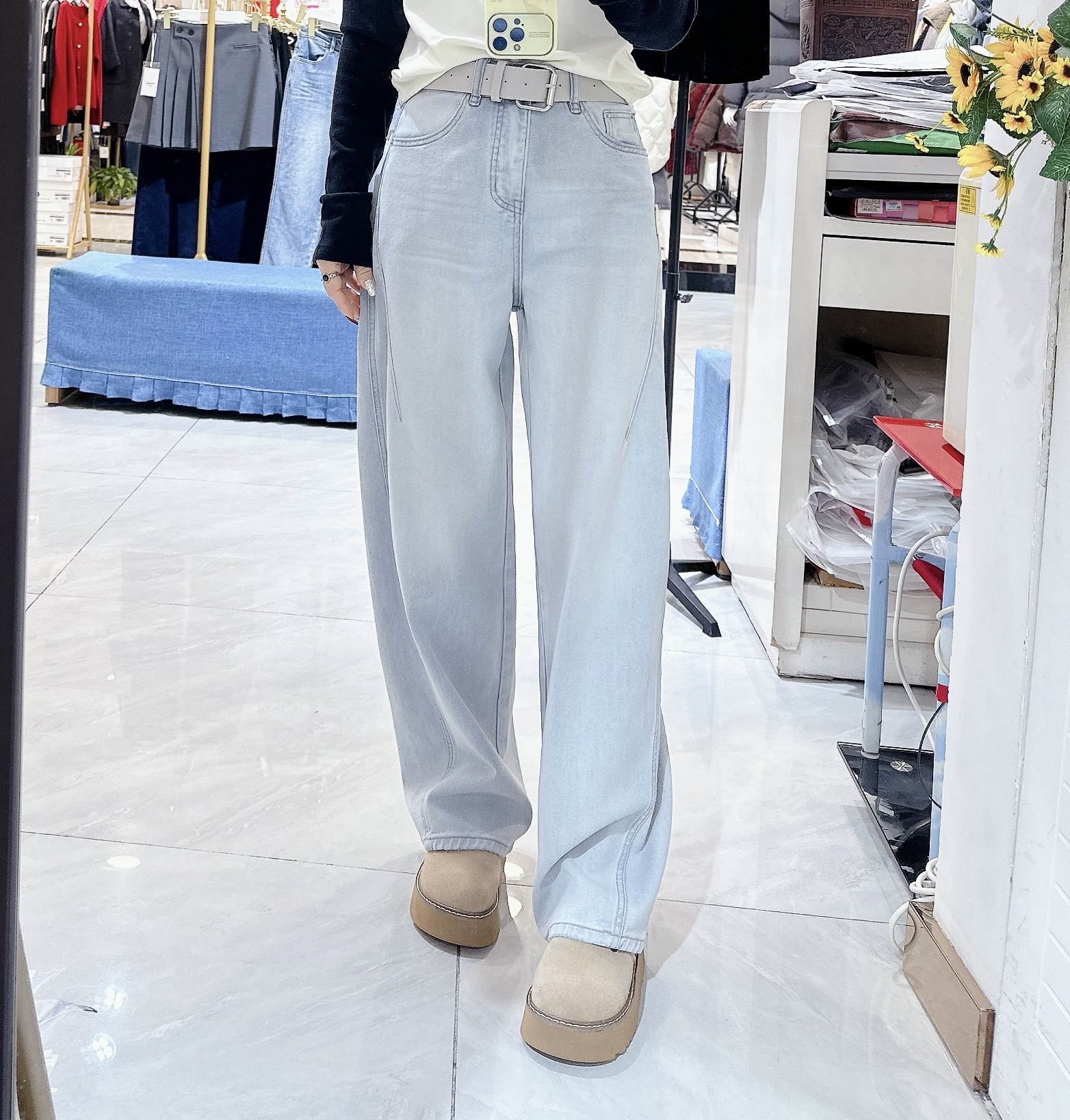 Y L家早春新款陨石灰弯刀裤