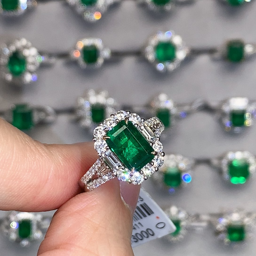 祖母绿戒指18K金镶嵌1.88ct