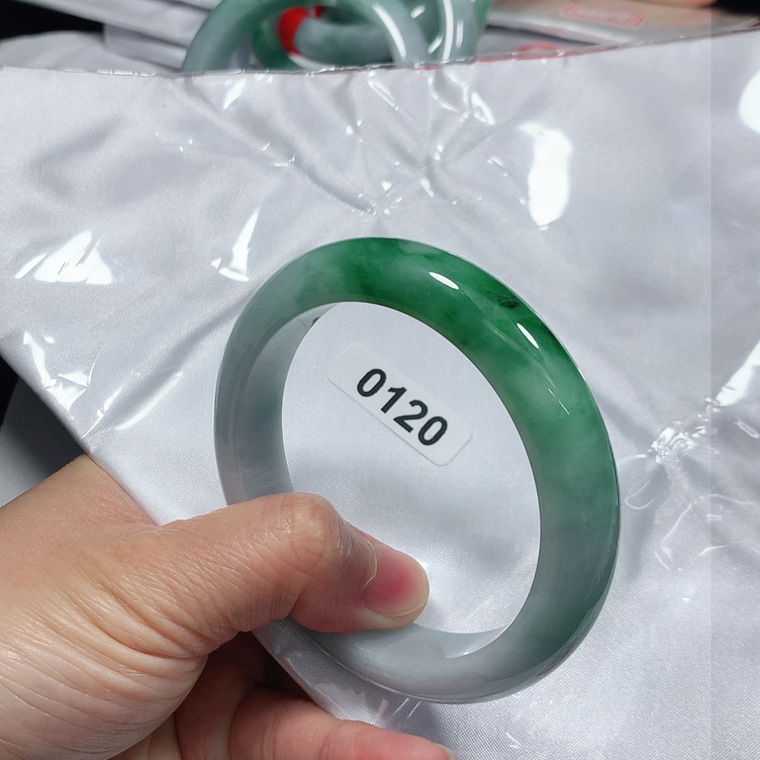 翡翠手镯未镶嵌天然缅甸A货翡翠手镯