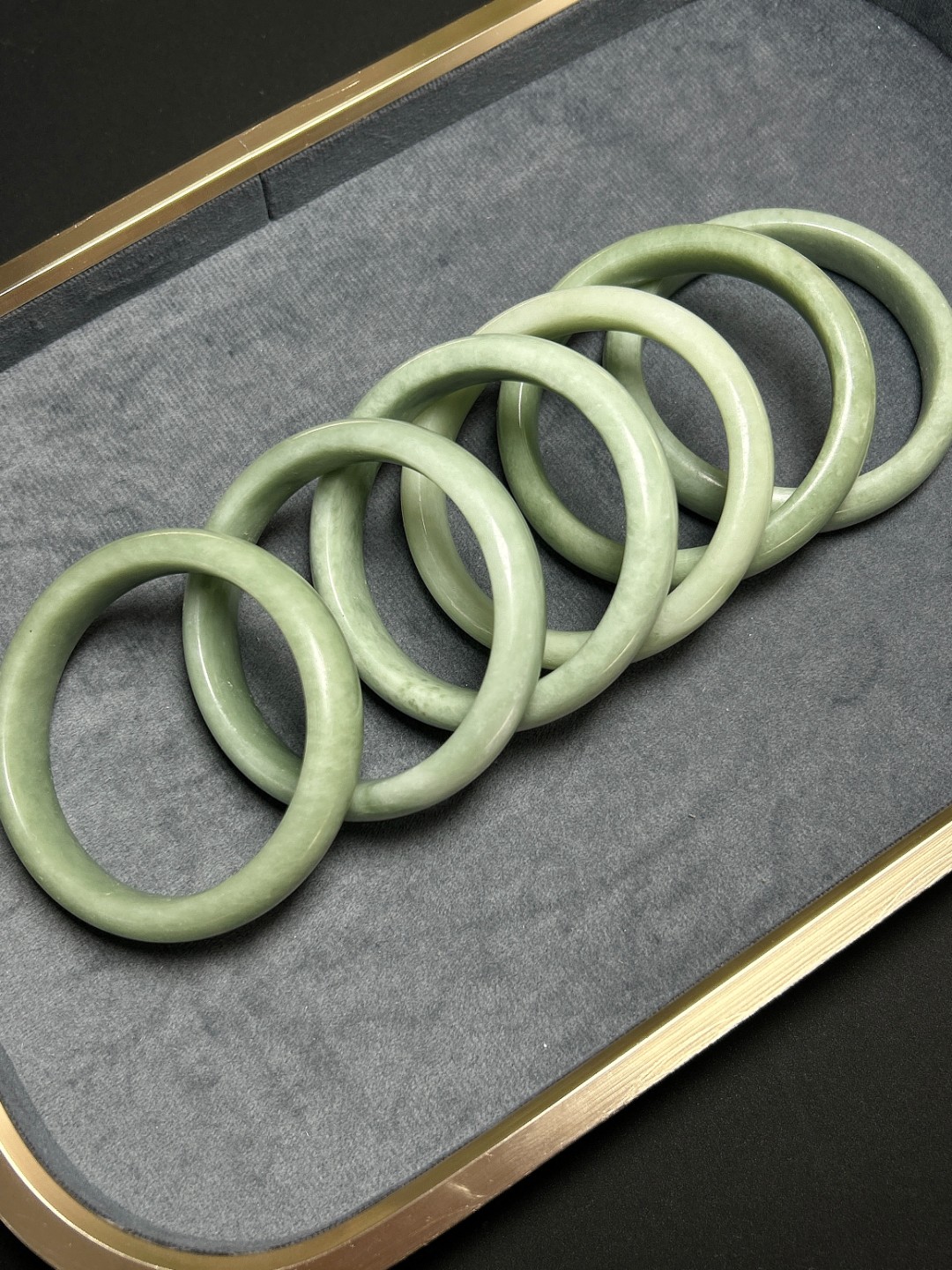 翠玉百搭手镯（个别飘花）（拍一发一多样性发货）