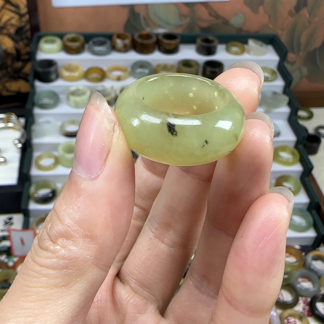 蛇纹石玉未镶嵌戒指16码