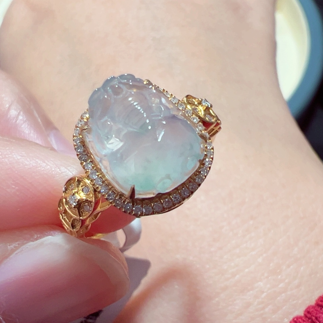 翡翠颈饰18K金镶嵌戒指