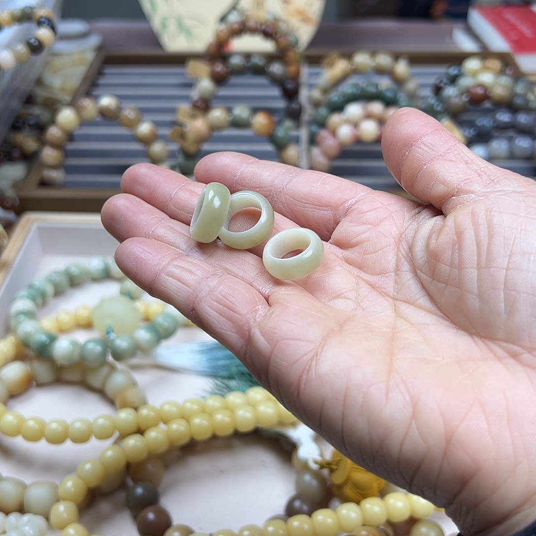 白玉菩提吊坠跑环