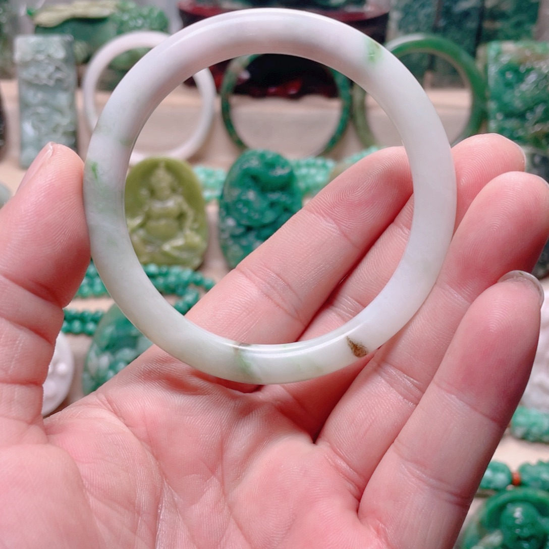 独山玉未镶嵌手镯