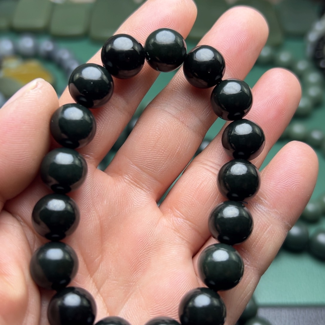 和田玉手链未镶嵌卡12黑青