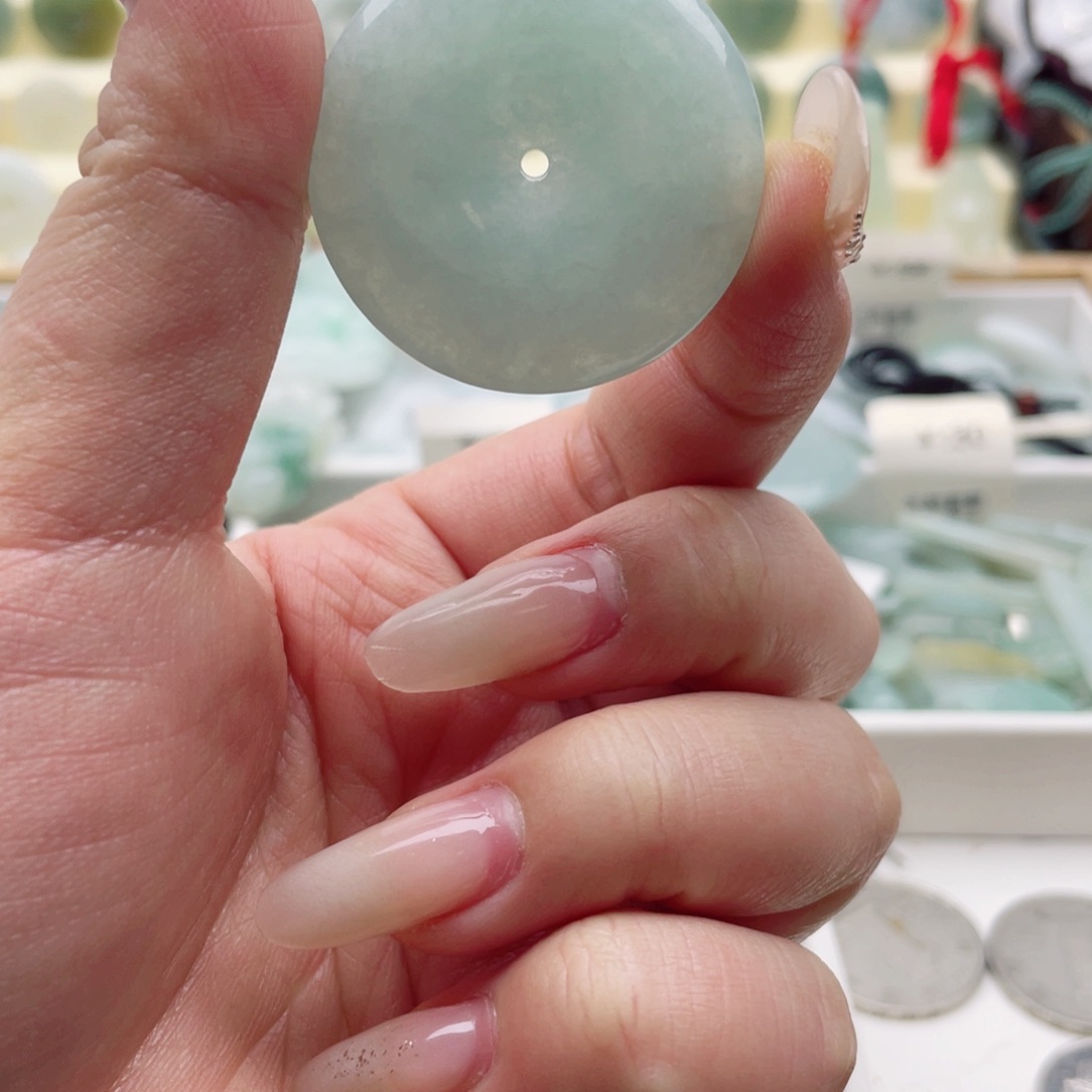 翡翠颈饰未镶嵌天然翡翠吊坠