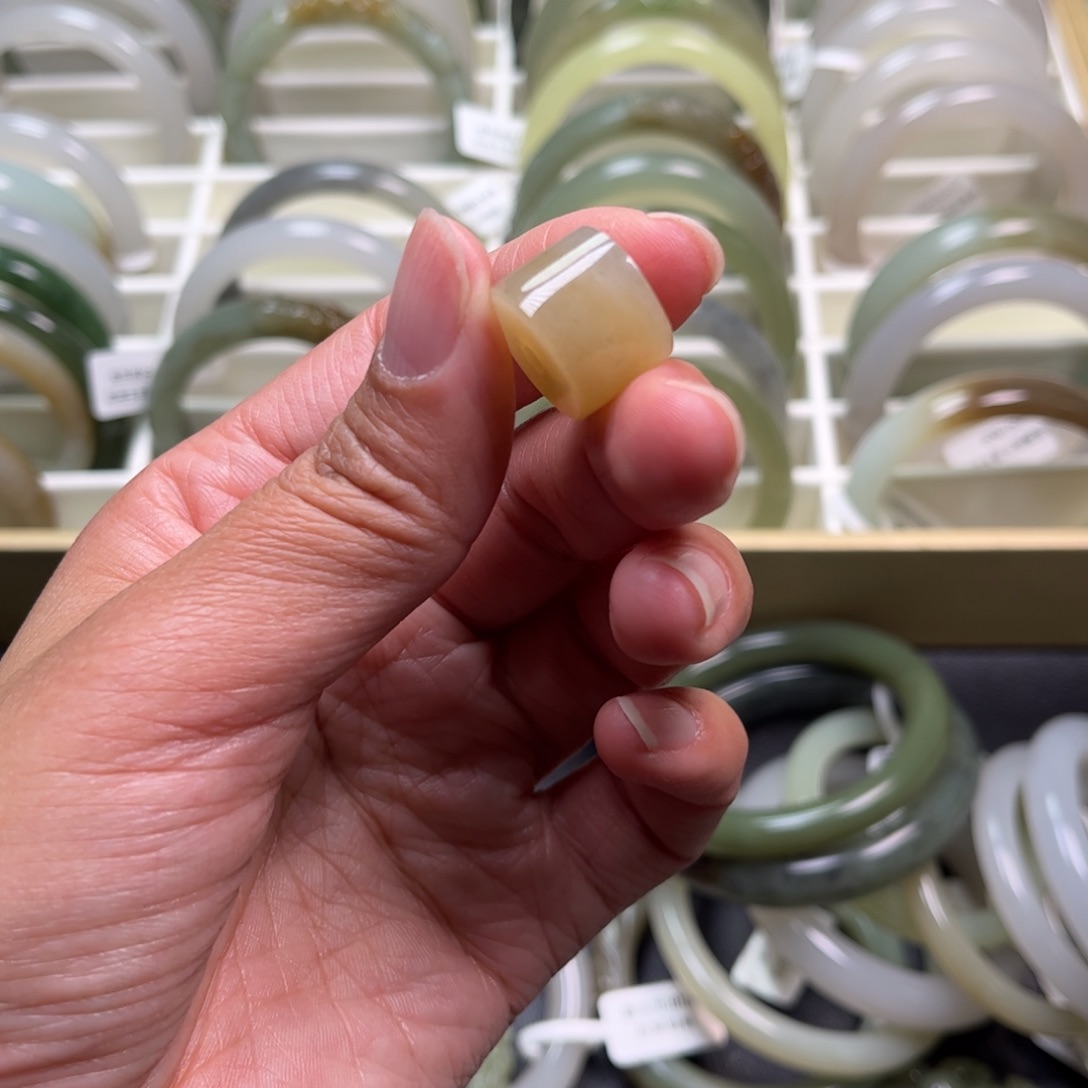 和田玉未镶嵌珠宝半成品路路通