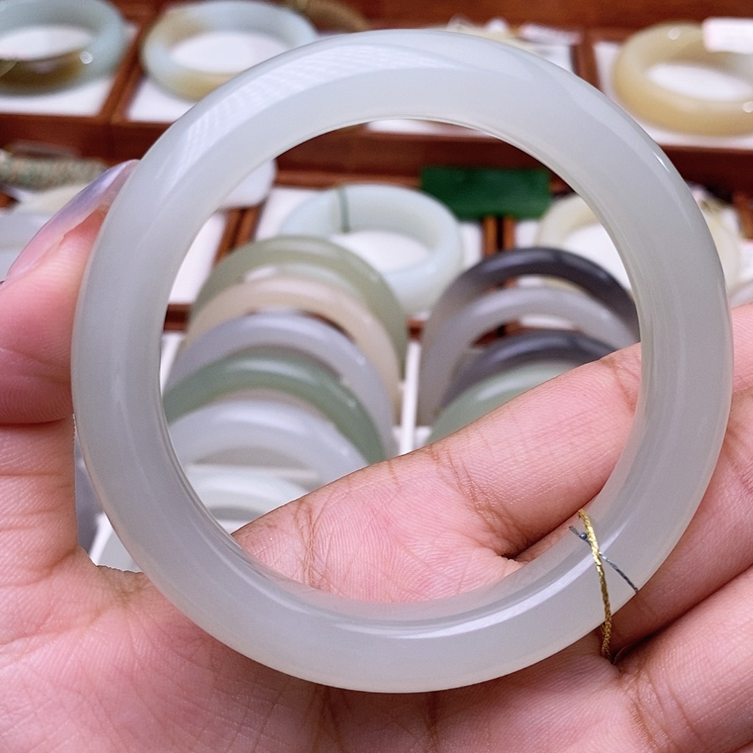 和田玉手镯未镶嵌57.5