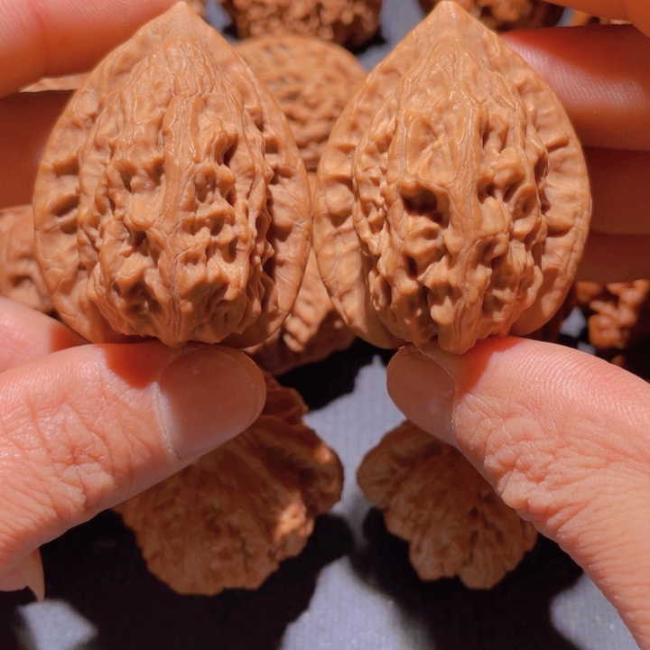 文玩核桃吊坠大红袍