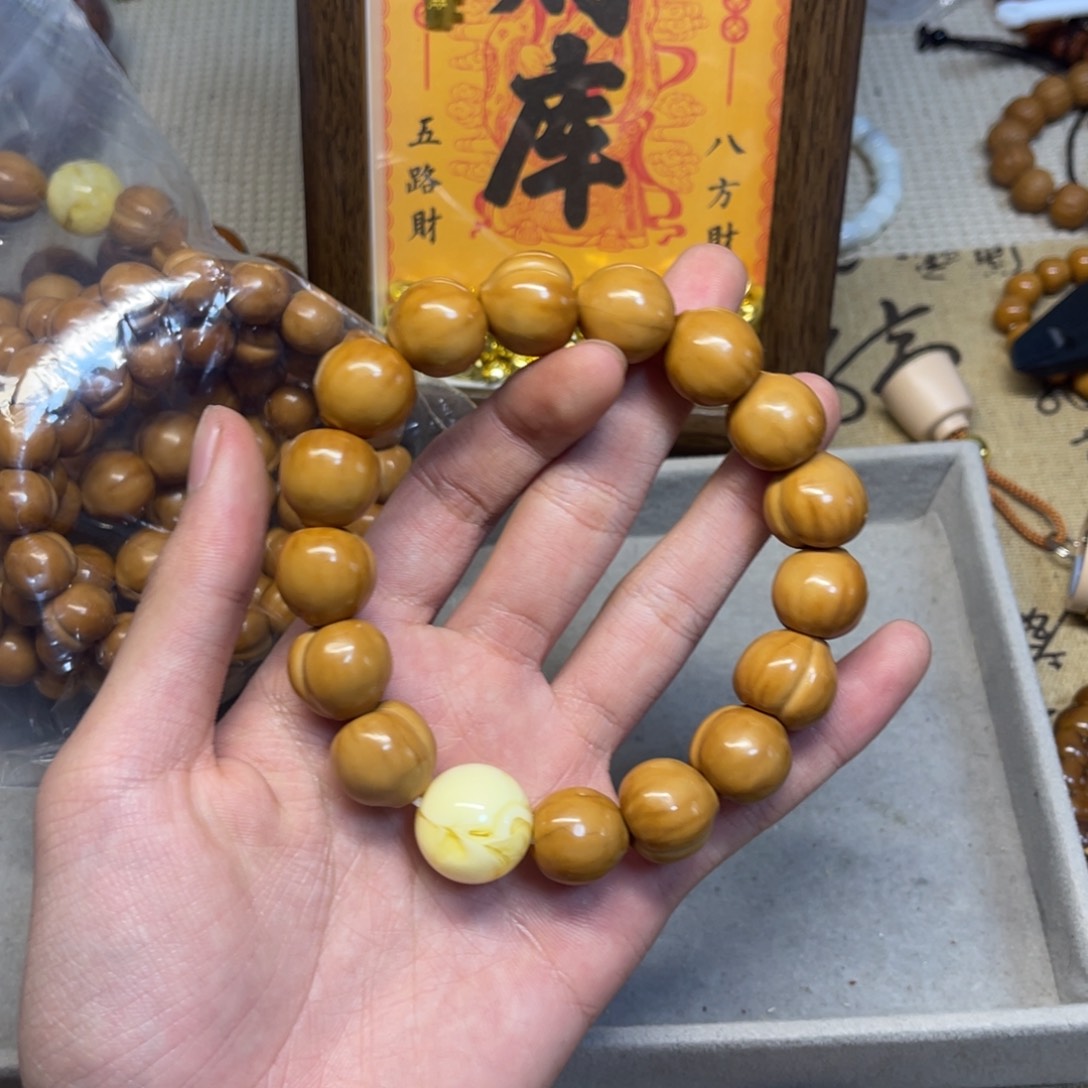 猴头核桃吊坠屁桃