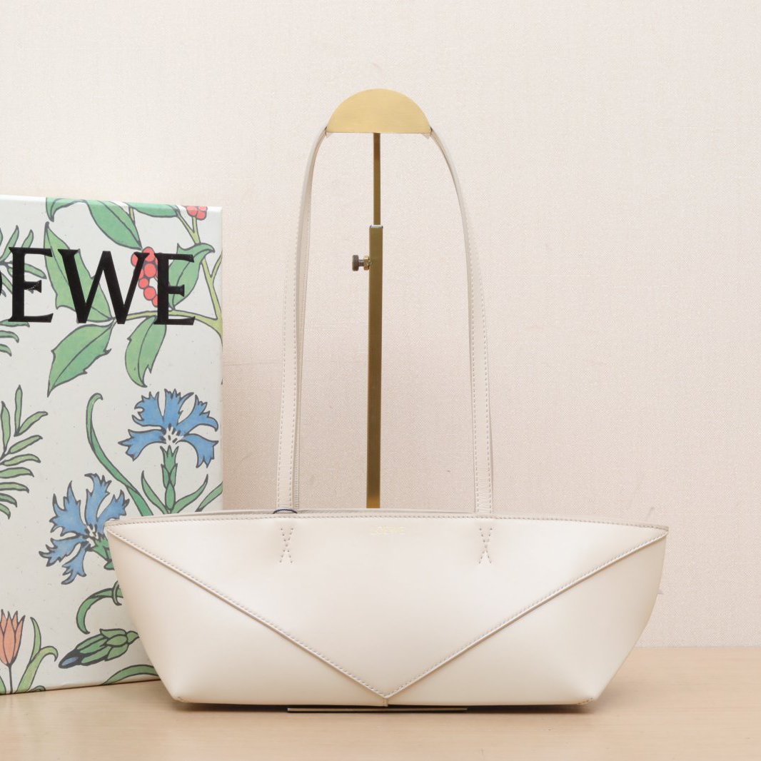 99新 LOEWE/罗意威 【黑黑】米白色 皮革C 金扣 Puzzle 单肩包