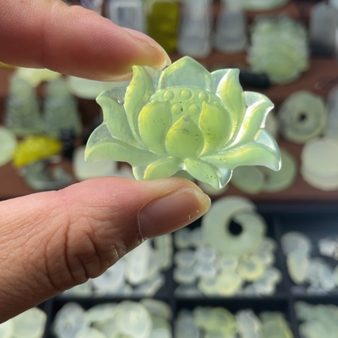 未镶嵌蛇纹石玉颈饰