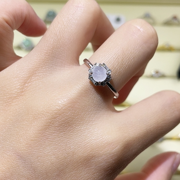 颈饰未镶嵌翡翠戒指