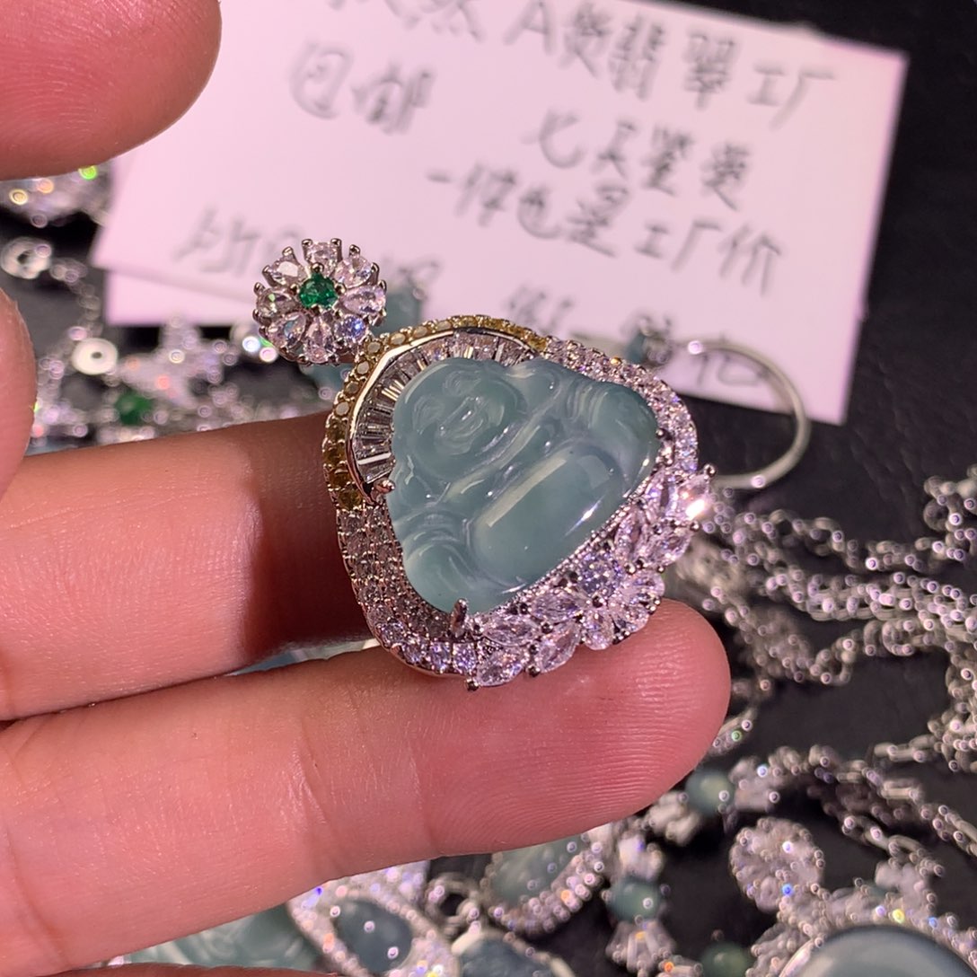 翡翠未镶嵌颈饰佛公