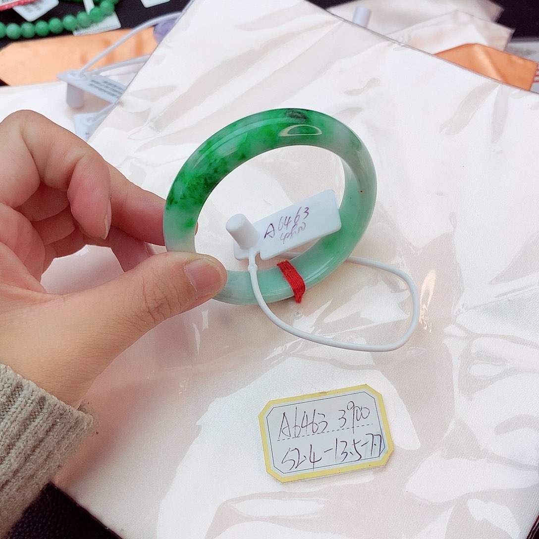 翡翠手镯未镶嵌翡翠
