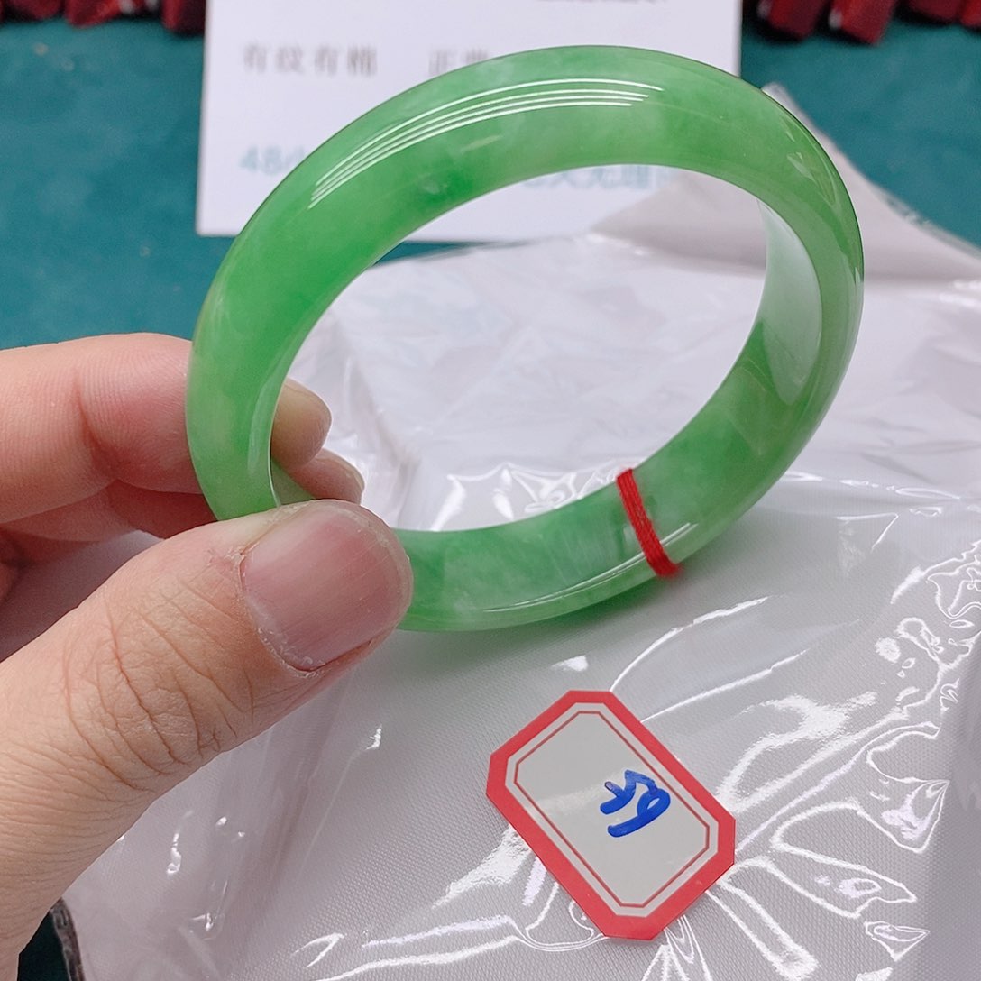 翡翠手镯未镶嵌岁**年655555555555