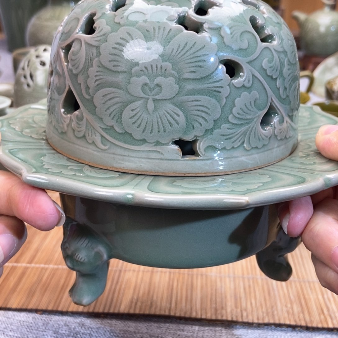 陶瓷s***y香炉微瑕手工哈哈哈