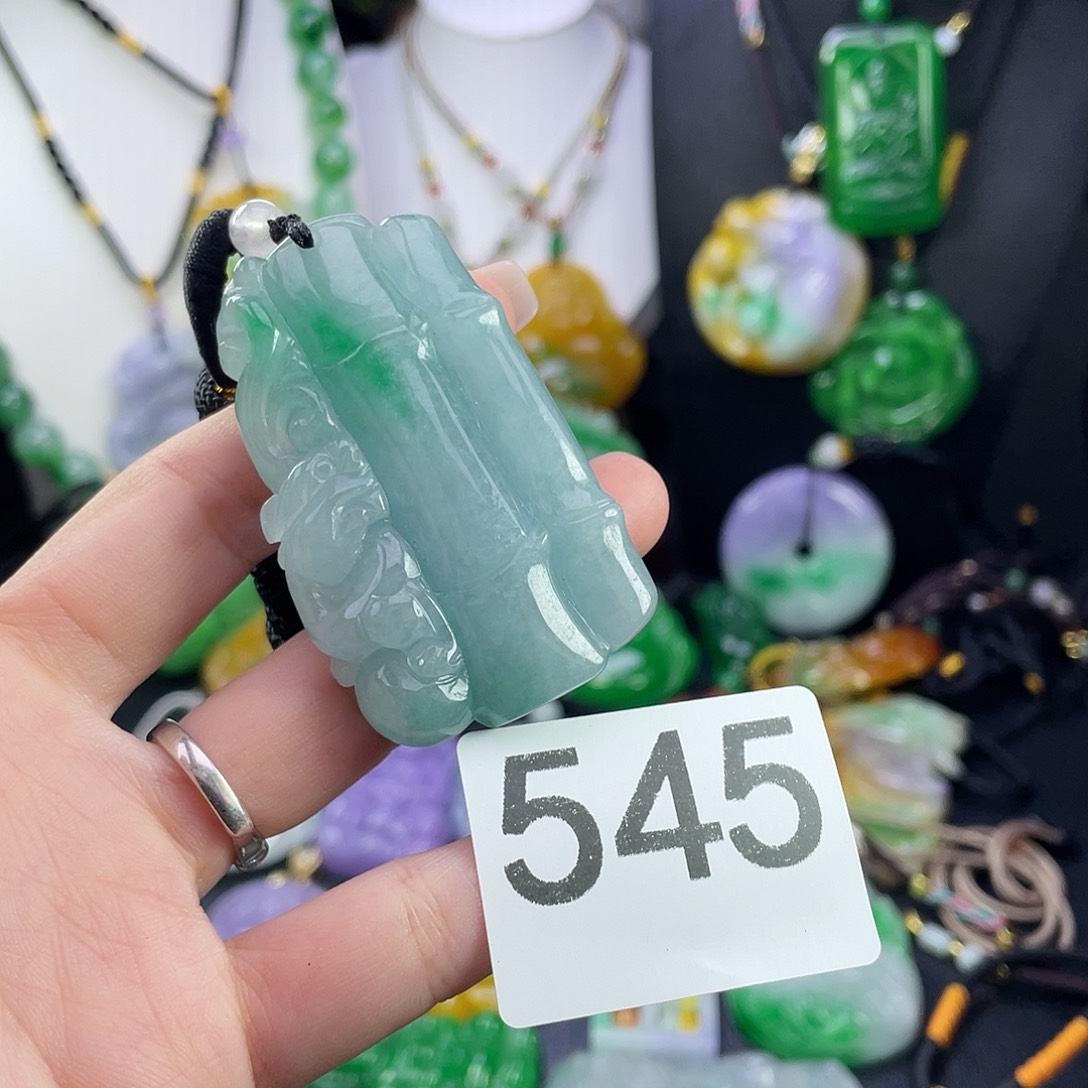 翡翠未镶嵌吊坠(赠链)