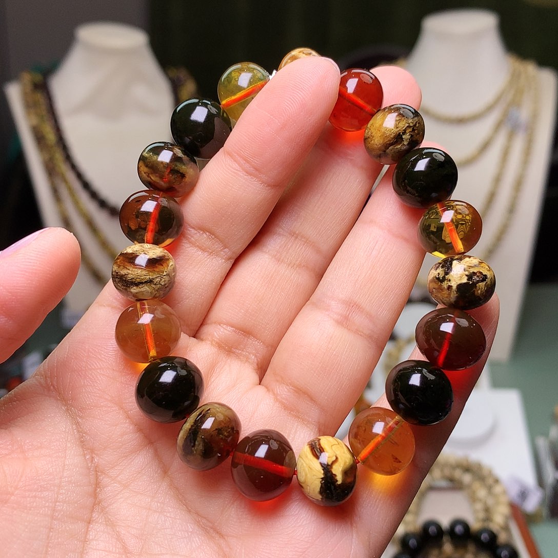 玛***ᯤ琥珀未镶嵌裸石抚顺琥珀75