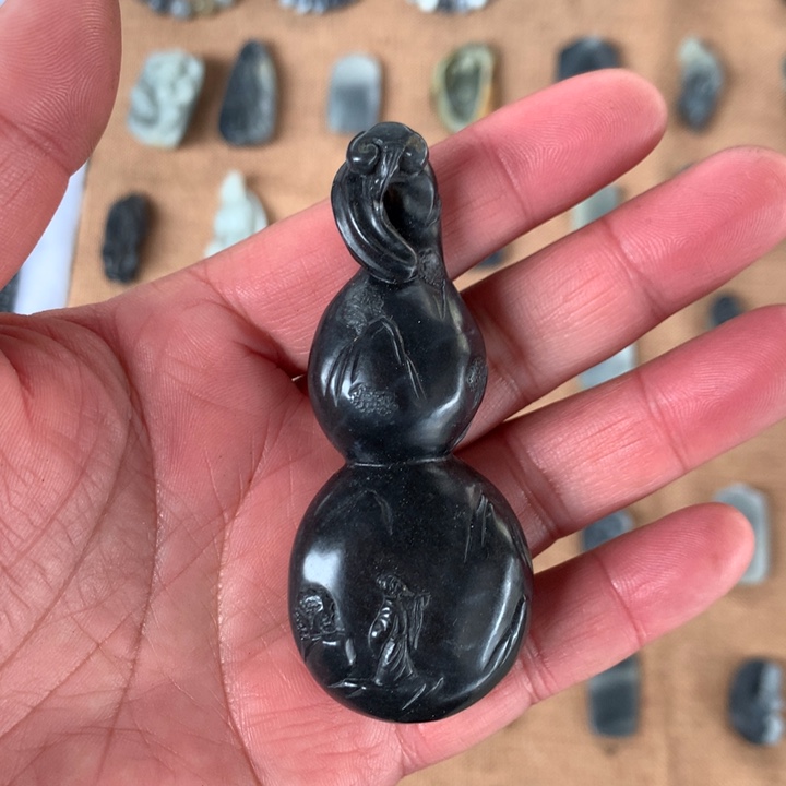 颈饰未镶嵌透闪石质玉