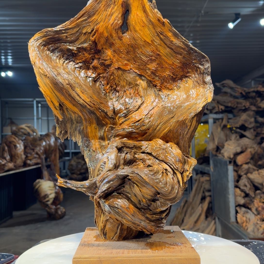 云***卧木王一刀琥珀木摆件194