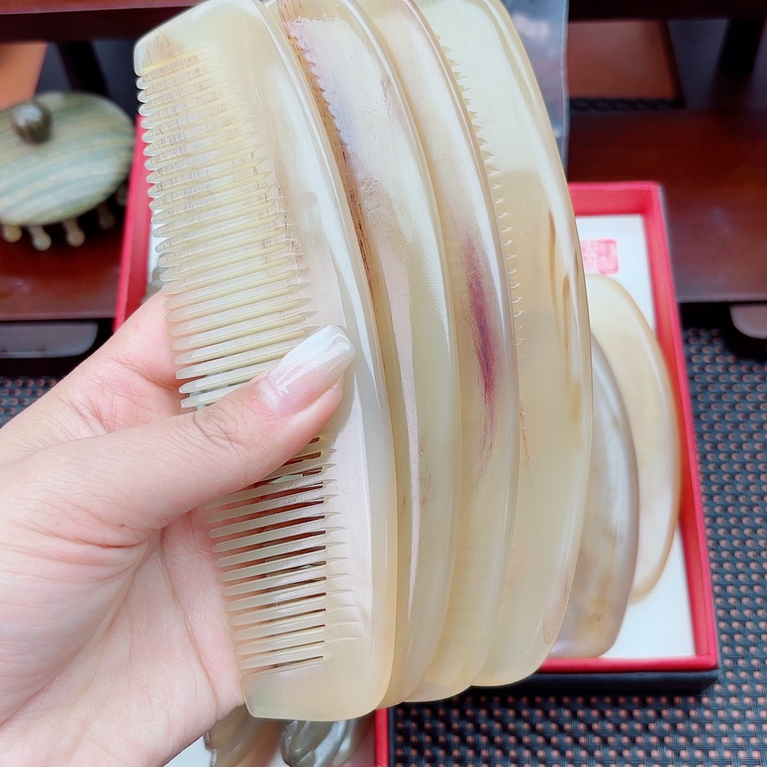 纯手工制作纯牛角梳子