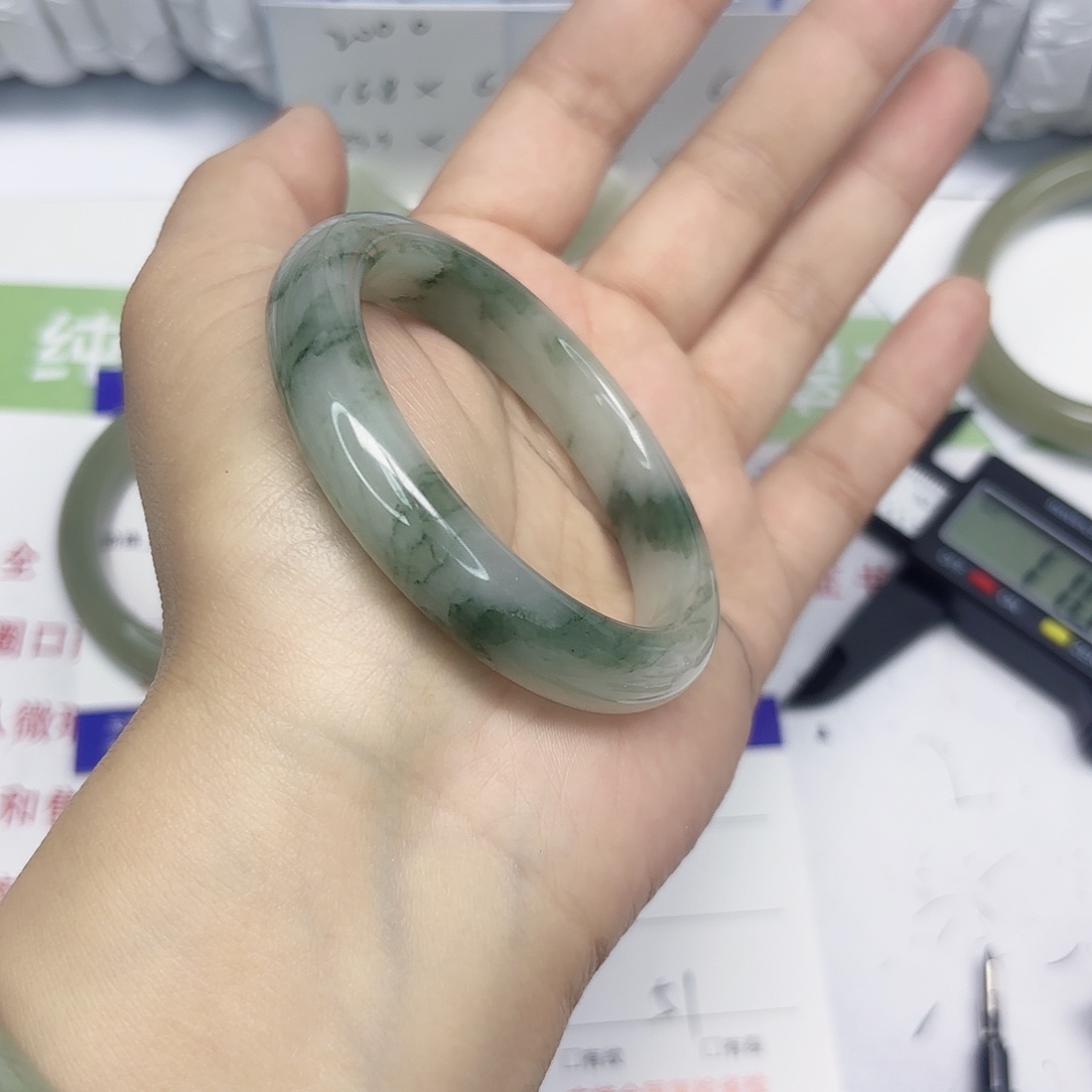 石英质玉未镶嵌手镯