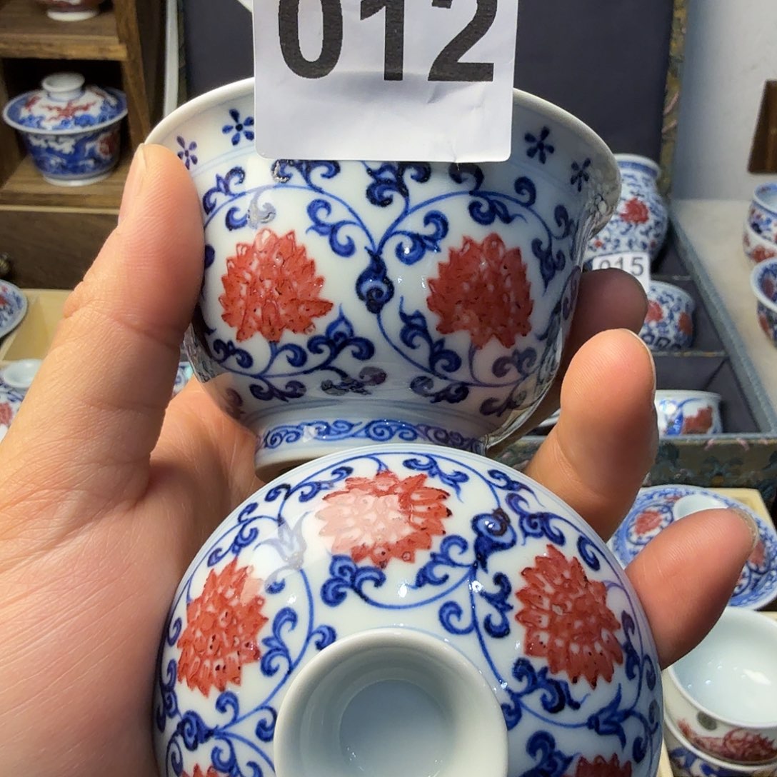 釉里红盖碗活动款