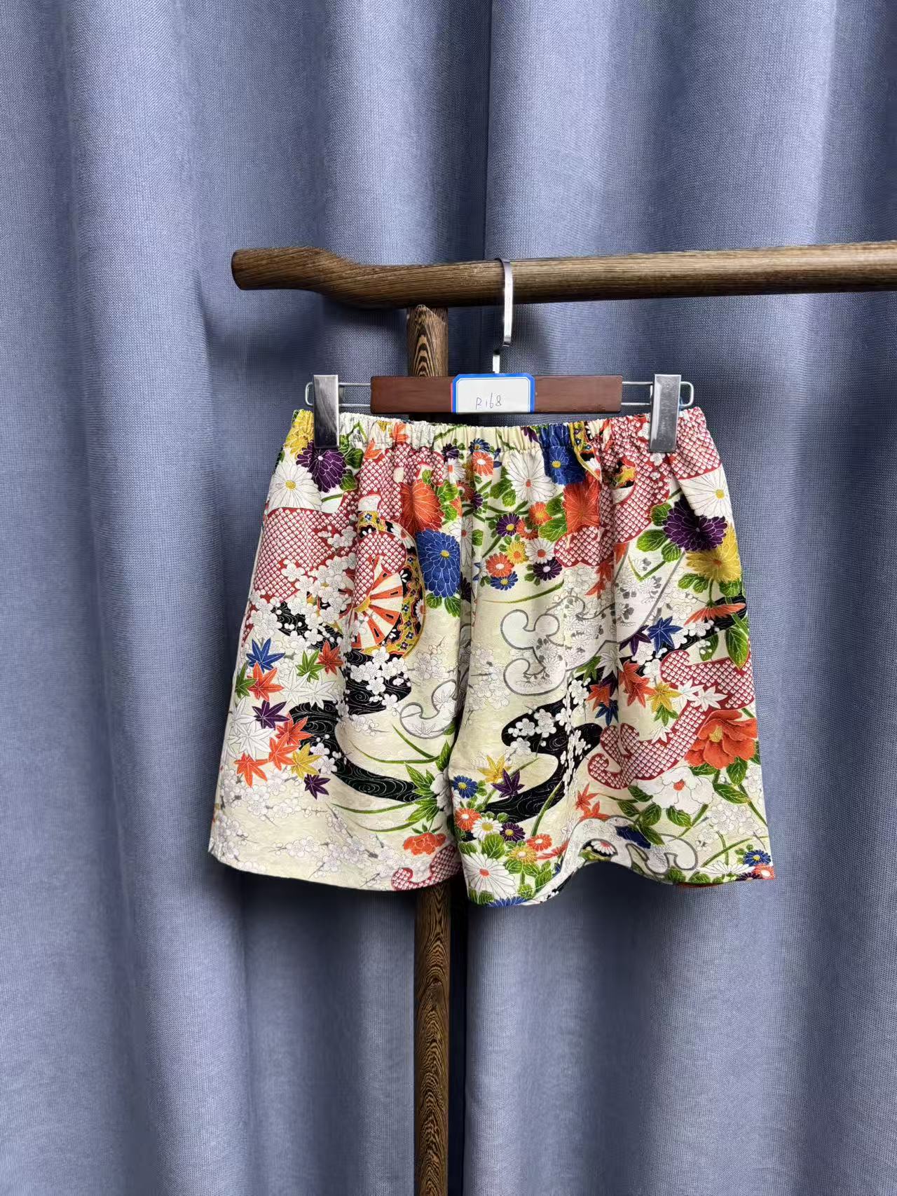 夏季新款时尚休闲桑蚕丝居家打底短裤R168