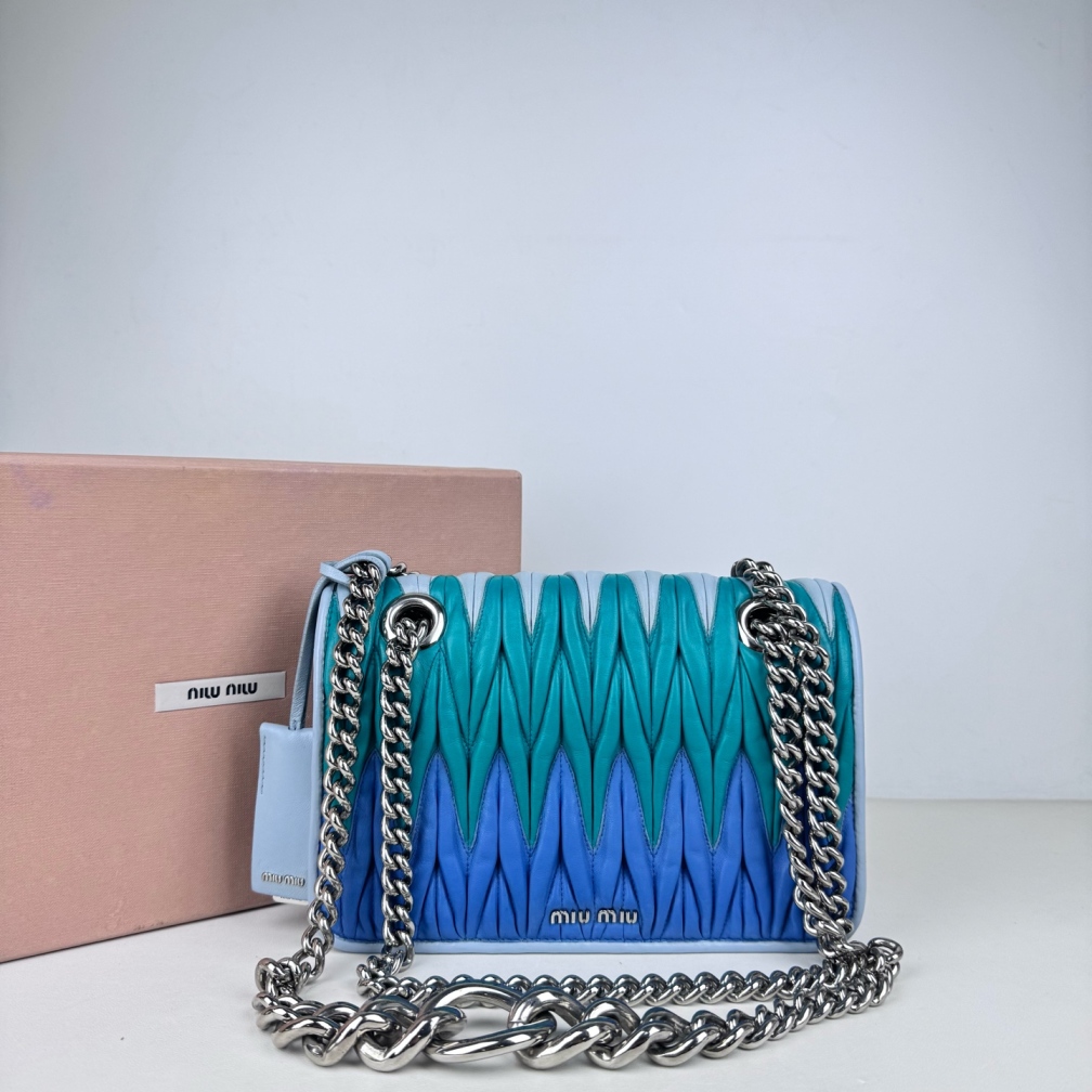99新 MIU MIU/缪缪 云朵奢品/miumiu 褶皱链条包 拼色/98新