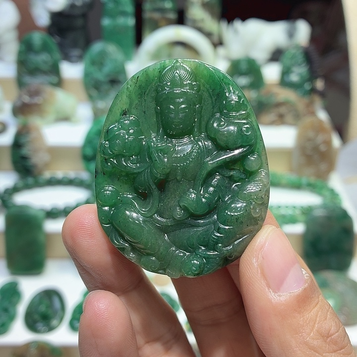 独山玉未镶嵌颈饰普贤观音