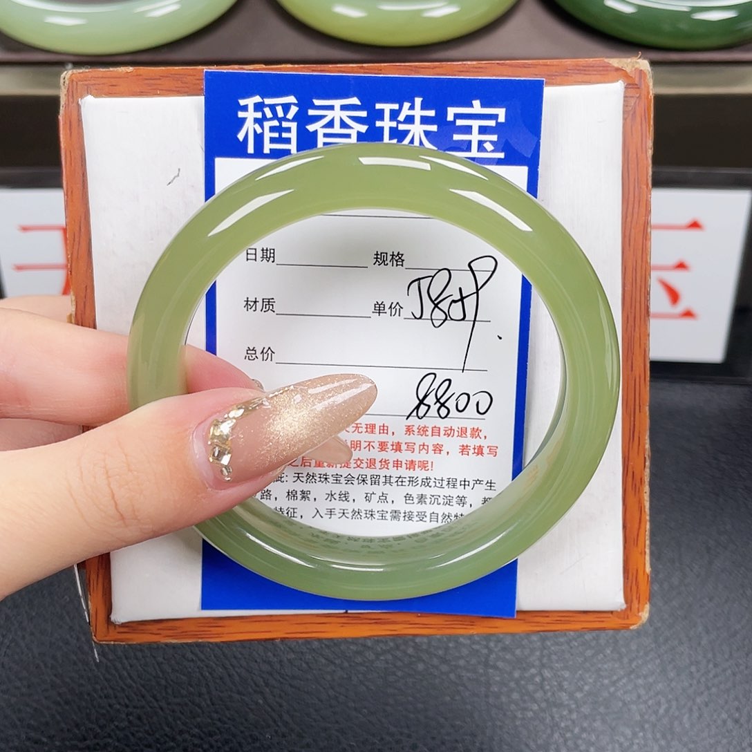 和田玉手镯未镶嵌