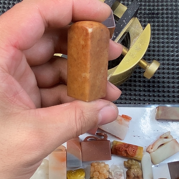 地***淼寿山石现场直播篆刻