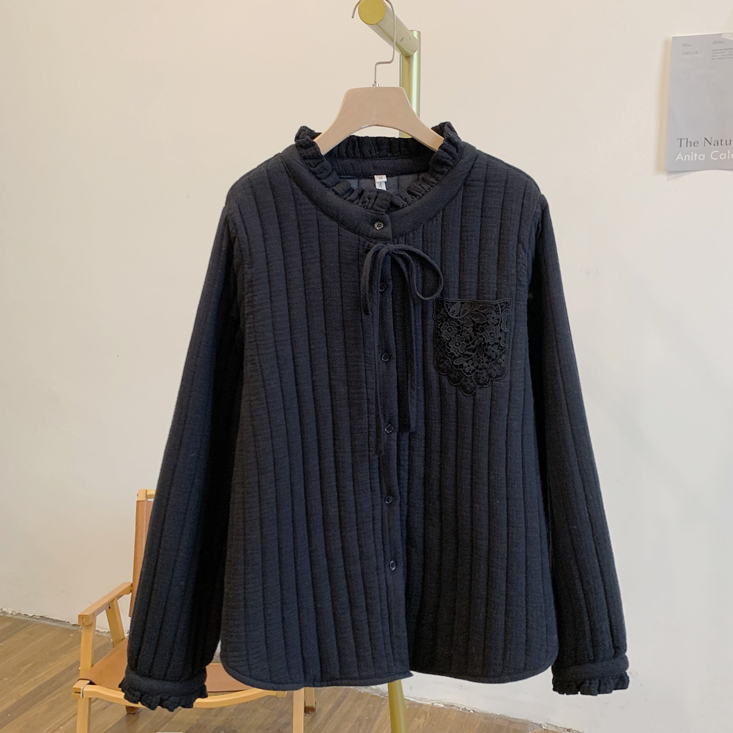 默默Y4097夹棉蕾丝口袋系带木耳边立领棉衣