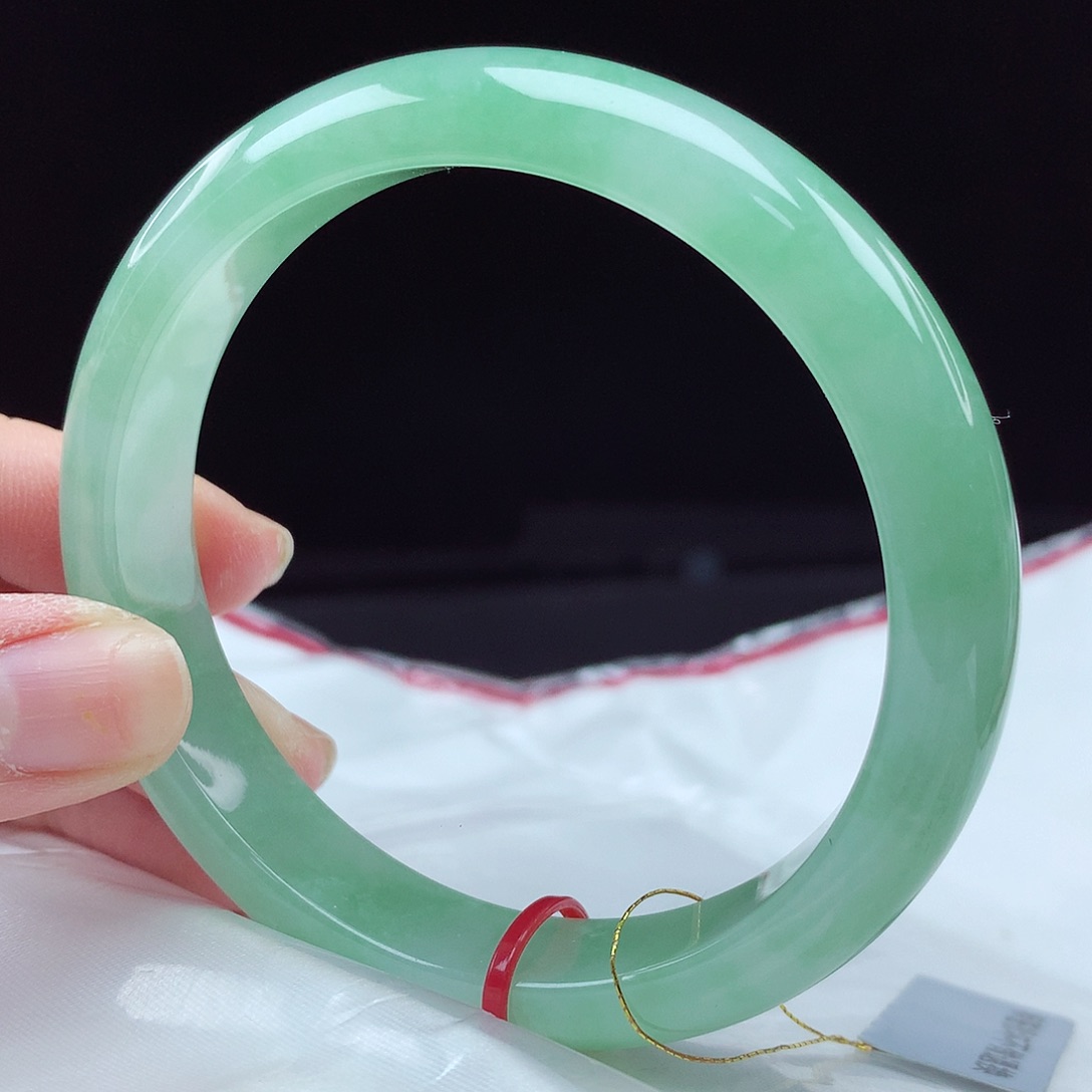 翡翠手镯未镶嵌放**情57圈2824