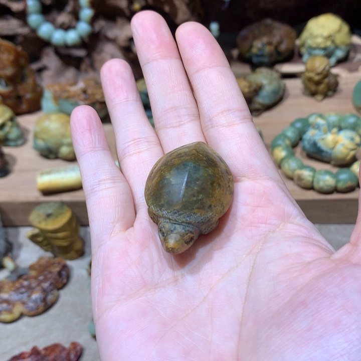 未镶嵌岫岩河磨玉（透闪石质玉）挂件